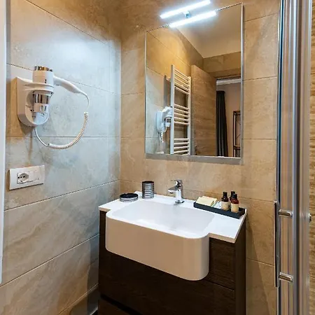 Astare -short Lets In Carrassi- *