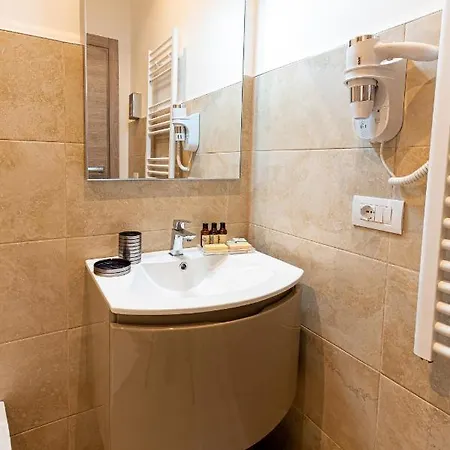 Astare -short Lets In Carrassi- *